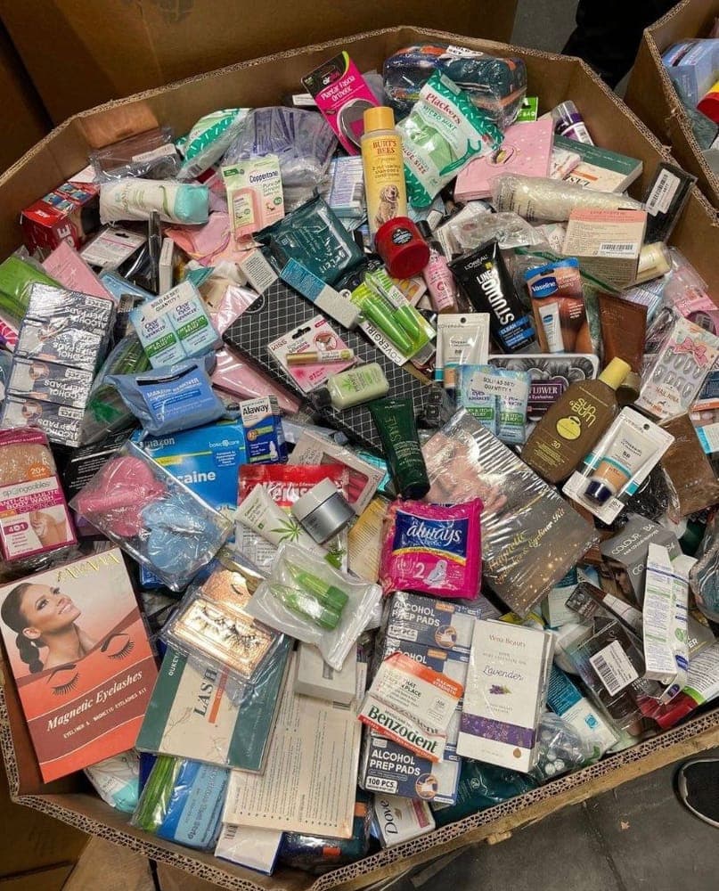 Mixed Cosmetics liquidation pallet — 350 units, Grade A